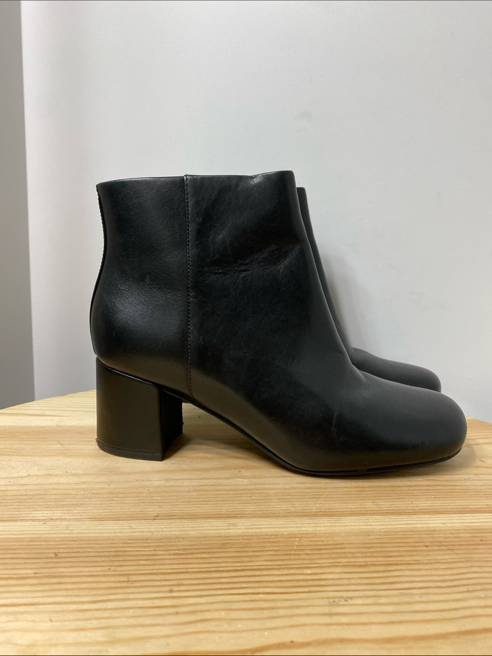 Vionic Sibley Leather Ankle Bootie Water Repellent Black Women's US 6 EU 36